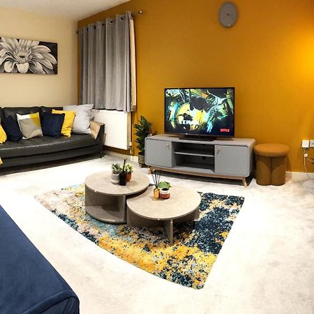 Large Cosy 2 Bedroom Ground Floor Flat In Stevenage Sg1 Sleeps 4-5 Free Parking Εξωτερικό φωτογραφία