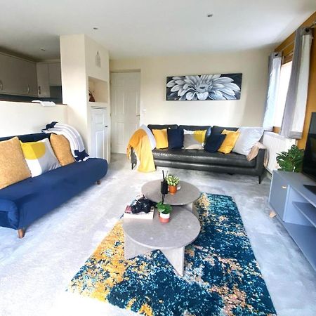 Large Cosy 2 Bedroom Ground Floor Flat In Stevenage Sg1 Sleeps 4-5 Free Parking Εξωτερικό φωτογραφία